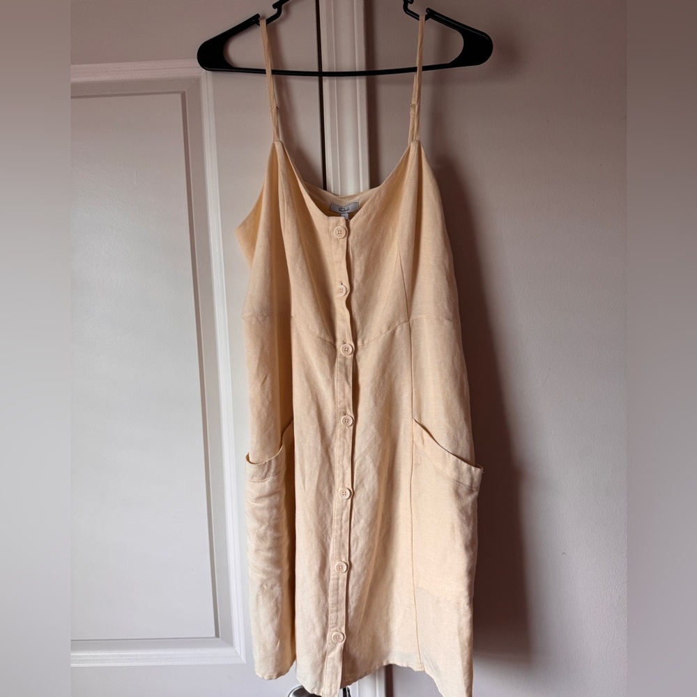 Brand new light yellow dress with pockets Size L
